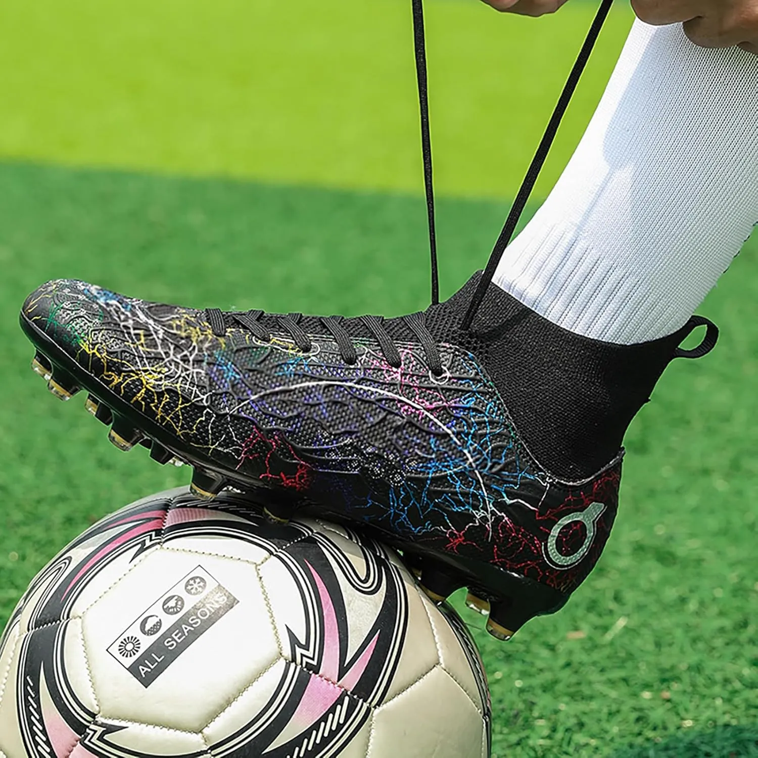 Men's Soccer Shoes High-Top Soccer Cleats Outdoor Breathable Athletic Professional Spikes Youth Boys Football Shoes Unisex