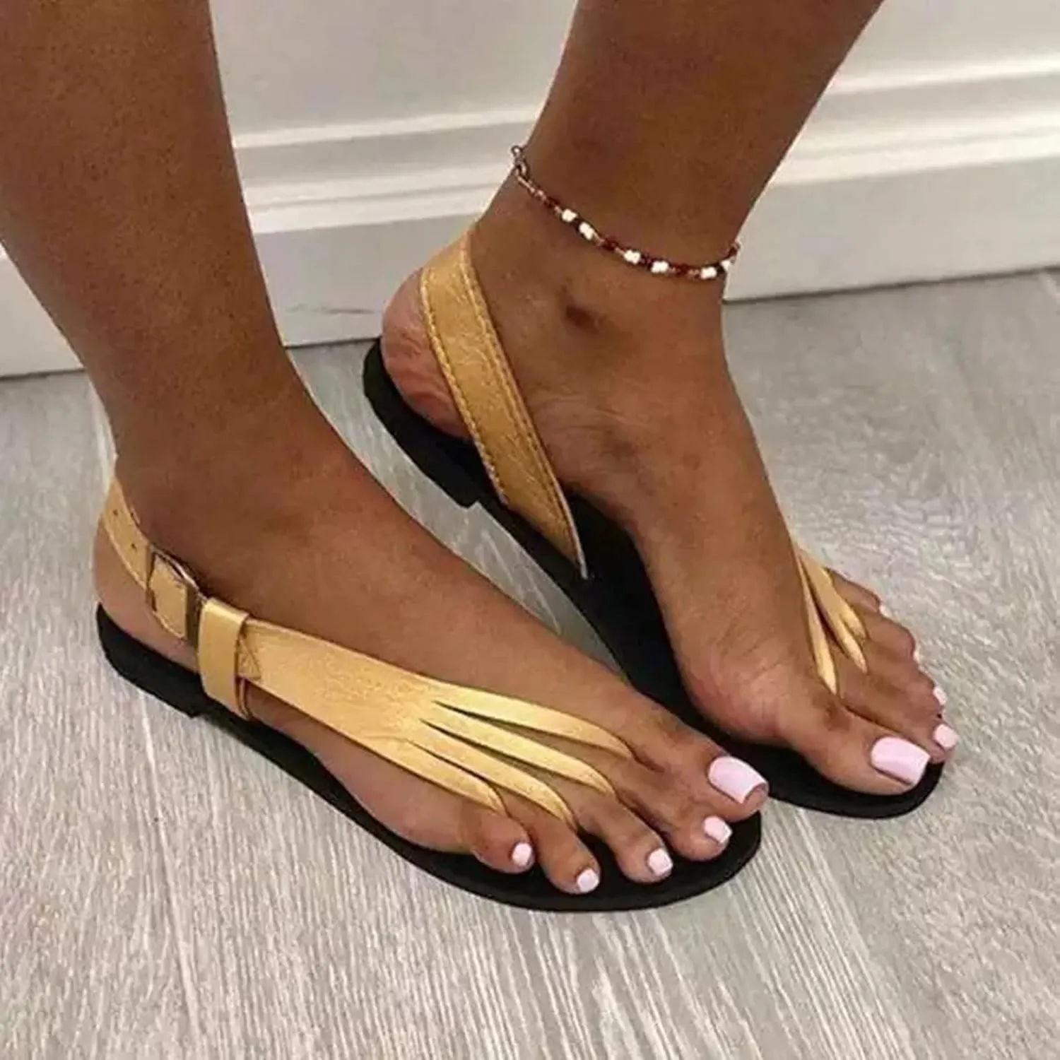 oiangi Clip Toe Sandals for Women Flat Flip Flops Fashion Solid Single Straps Belt Buckle Beach Shoes Summer Comfortable Casual Ladies Sandalias