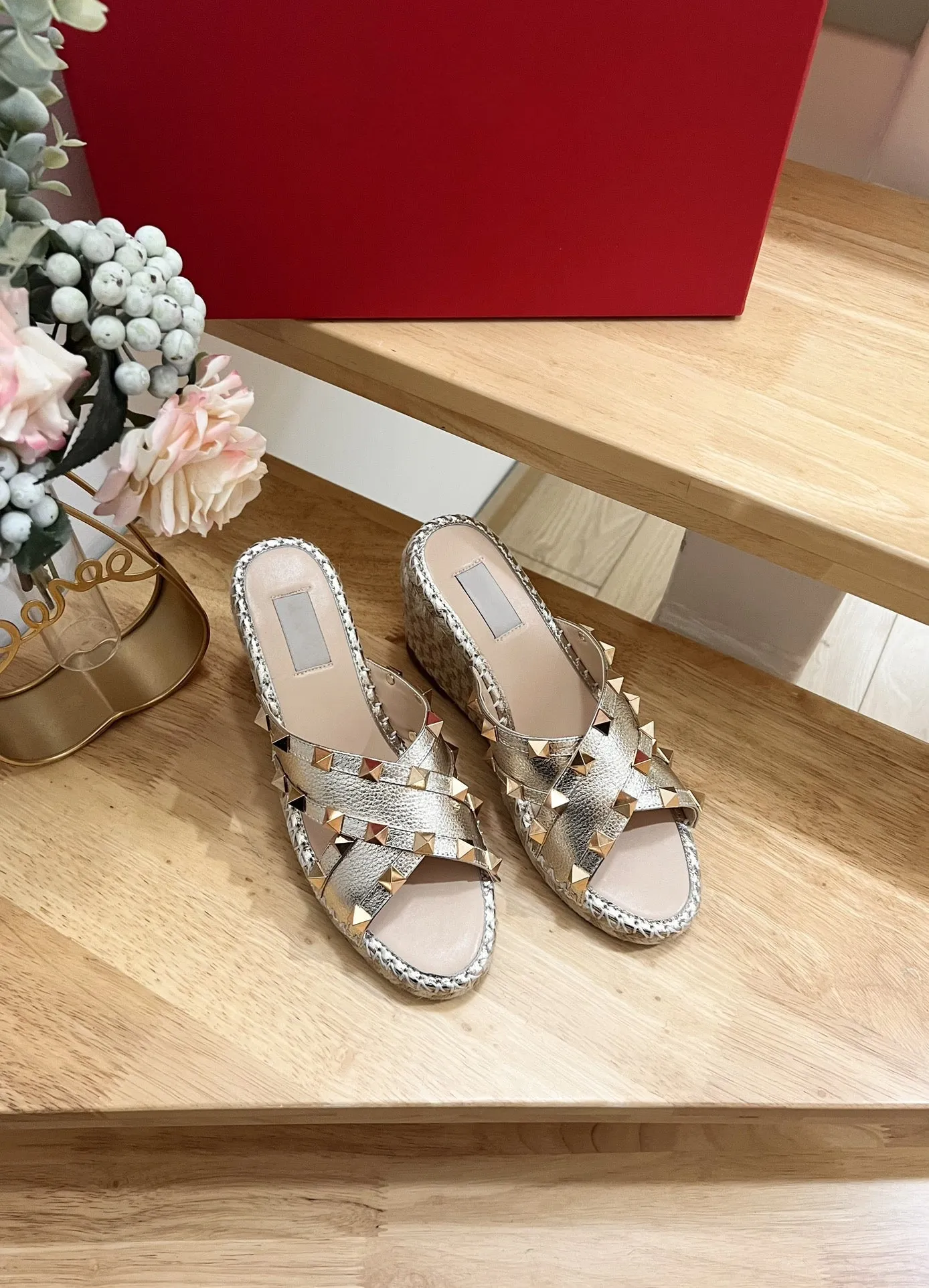 Rockstud Crisscross Espadrilles 80mm Sandal Wedges Gold