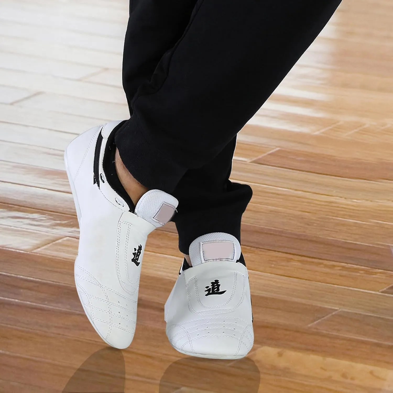 Taekwondo Shoes Martial Arts Sneaker Boxing Karate Kung Fu Tai Chi Shoes Black Stripes Sneakers Lightweight Shoes